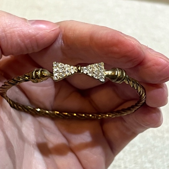 Gold Bow Bracelet - Picture 2 of 5